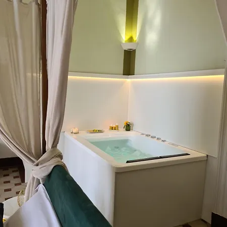 Toscano Palace Luxury Bed & Breakfast *